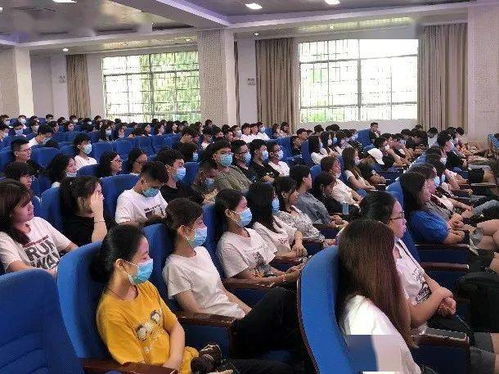 信息工程學(xué)院召開2018級(jí)電子商務(wù)專業(yè)企業(yè)實(shí)訓(xùn)課程安排宣講會(huì)，聚焦電子商務(wù)信息咨詢實(shí)踐能力培養(yǎng)